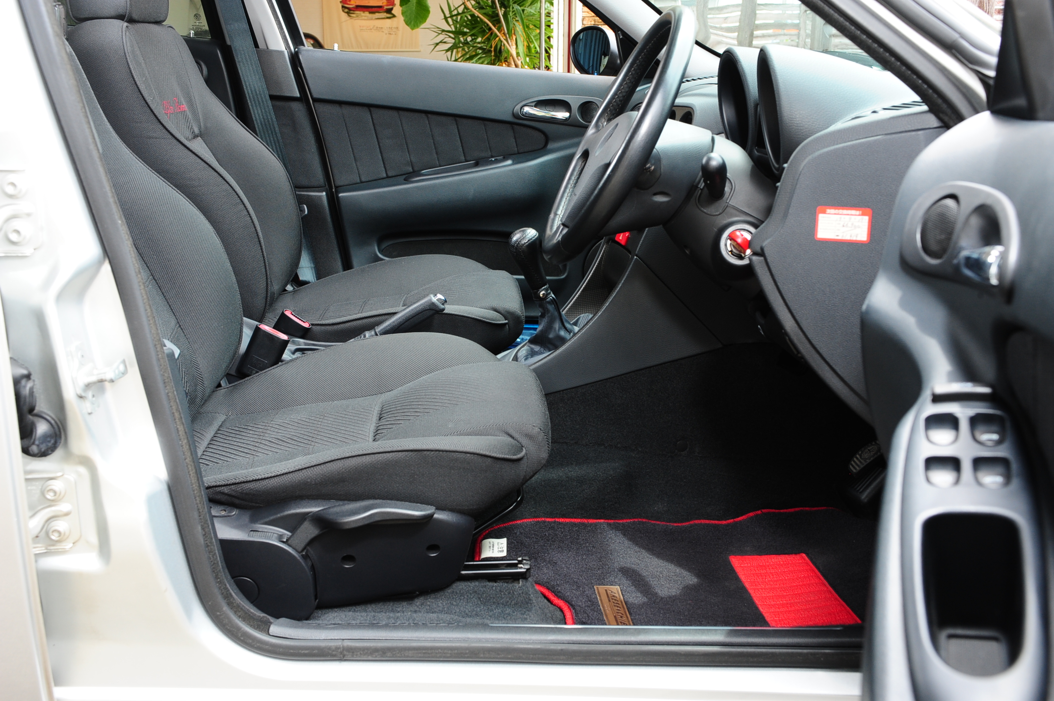 久留米市の中古車販売はモトルシンクロに 車検 欧州車 イタリア車 鈑金塗装