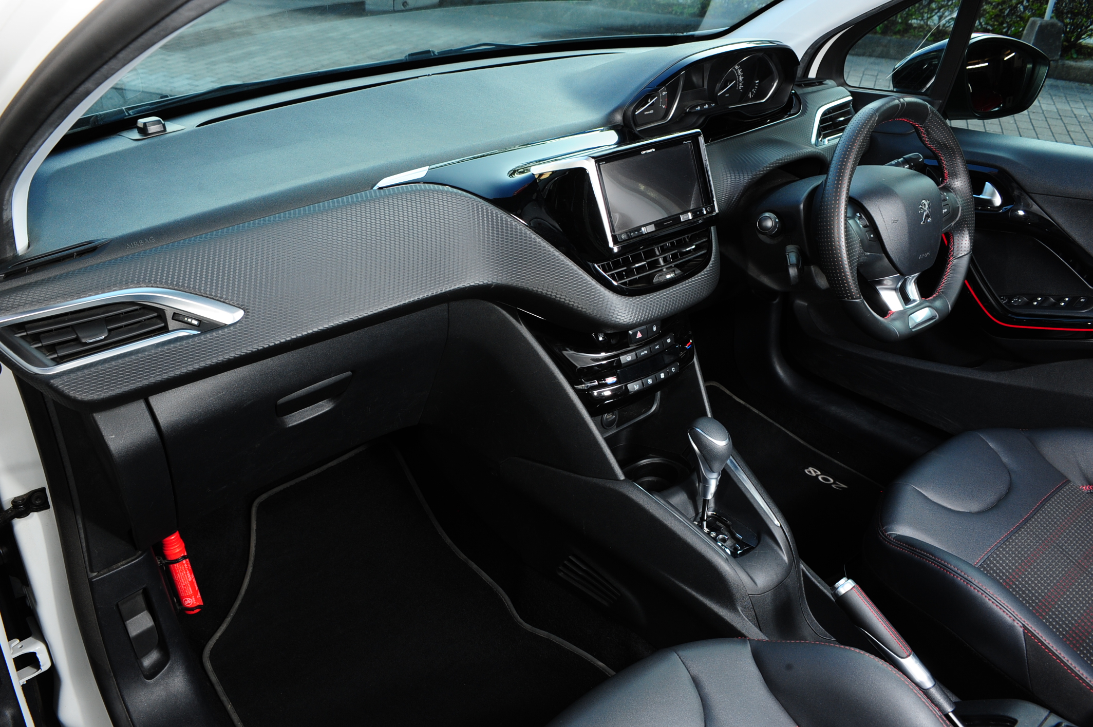 久留米市の中古車販売はモトルシンクロに 車検 欧州車 イタリア車 鈑金塗装