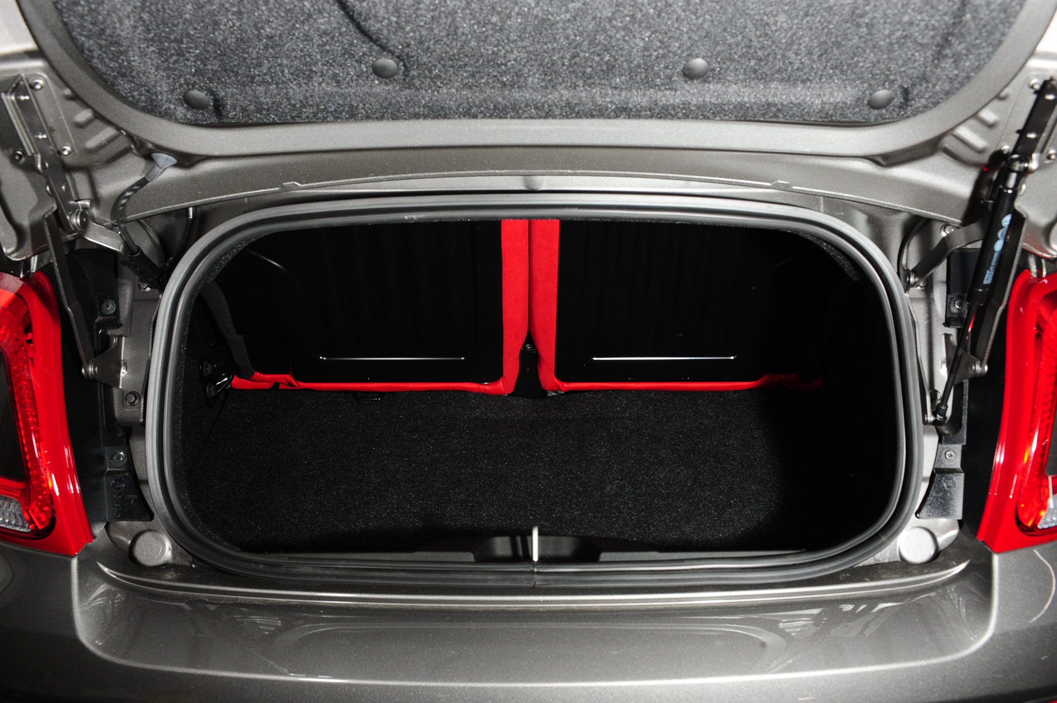 久留米市の中古車販売はモトルシンクロに 車検 欧州車 イタリア車 鈑金塗装